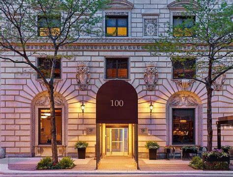 history of selina hotel in chicago